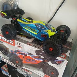ARRMA Typhon 4x4 Mega RC Buggy RTR