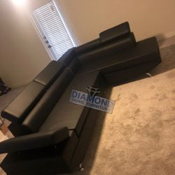 MODERNO SECTIONAL BLK OR WHITE 