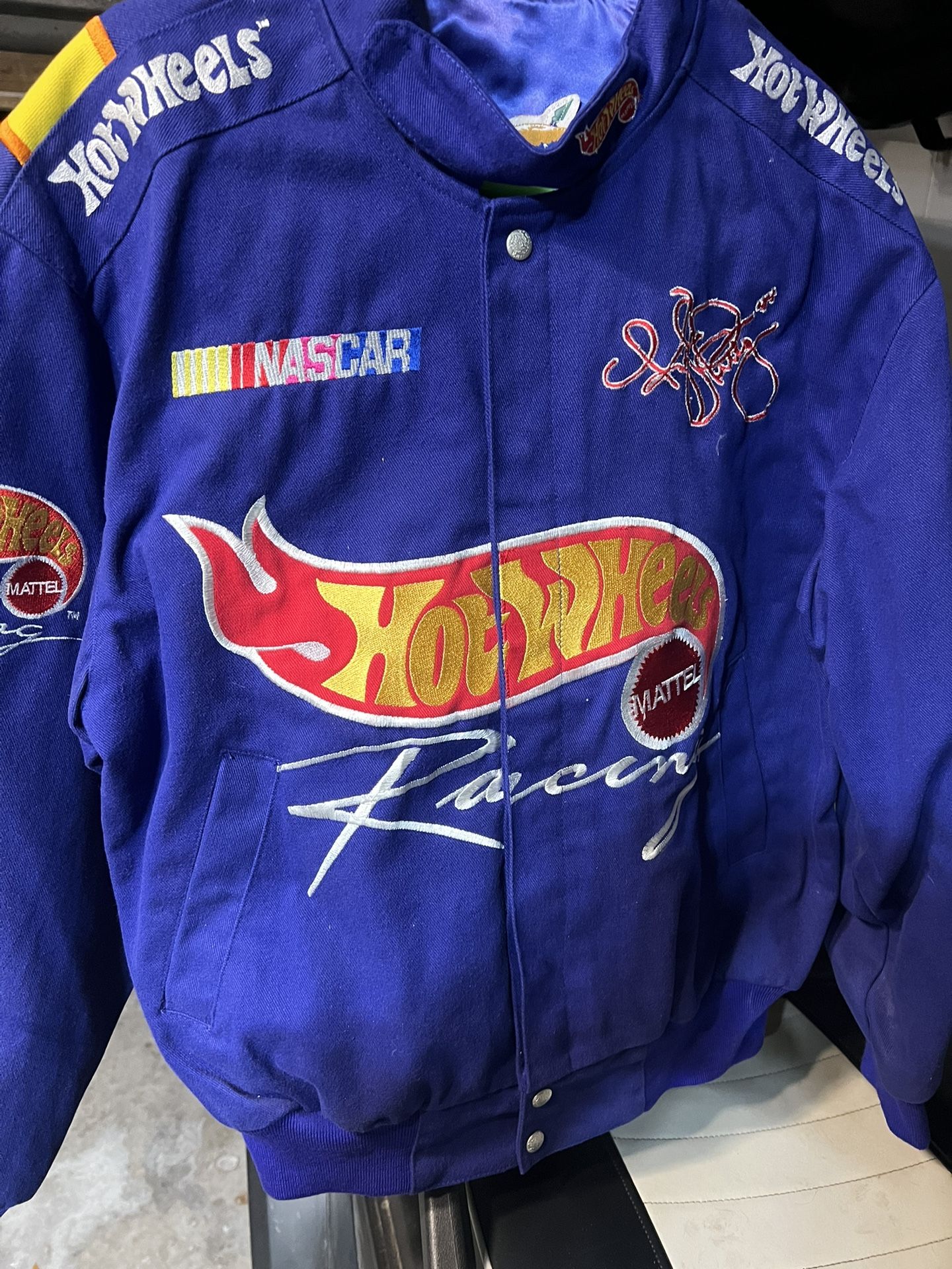 COLLECTORS-Hot Wheels NASCAR Racing Jacket 