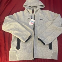 brand new nike tech with tags