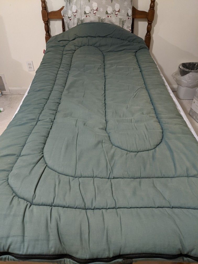Coleman Sleeping Bag
Never used it outside the house.
Excellent condition.
Pickup only in Mayfield Heights. Thanks.