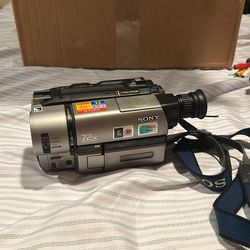 Sony Handycam Vision CCD-TRV65 Hi8 XR camcorder