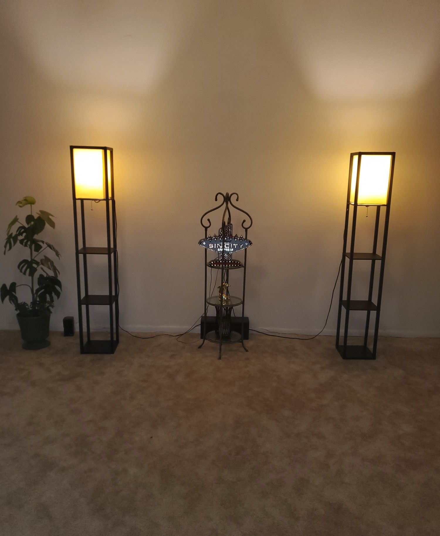 4 tier corner shelves with lamp