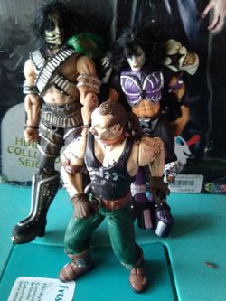 3 KISS Figures