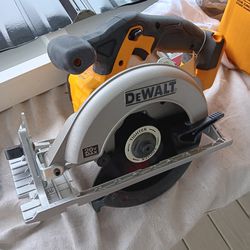 dewalt saw 6½ with battery everything is new