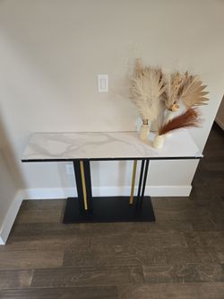 Monaco Entry Table