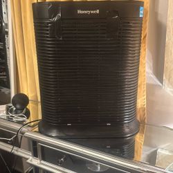 Honeywell Air Purifier With New Filters 