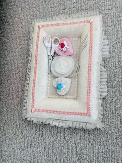 white engagement ring tray features pink pearl trim and floral decorations