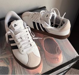 Adidas Low-Top Sneakers White Gum Sole