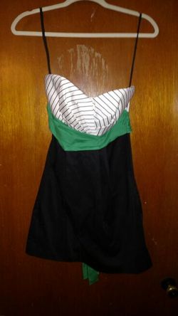 Cute dress. Strapless.