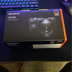 New Cam Sony a6400- Lens E 18-135mm Included 
