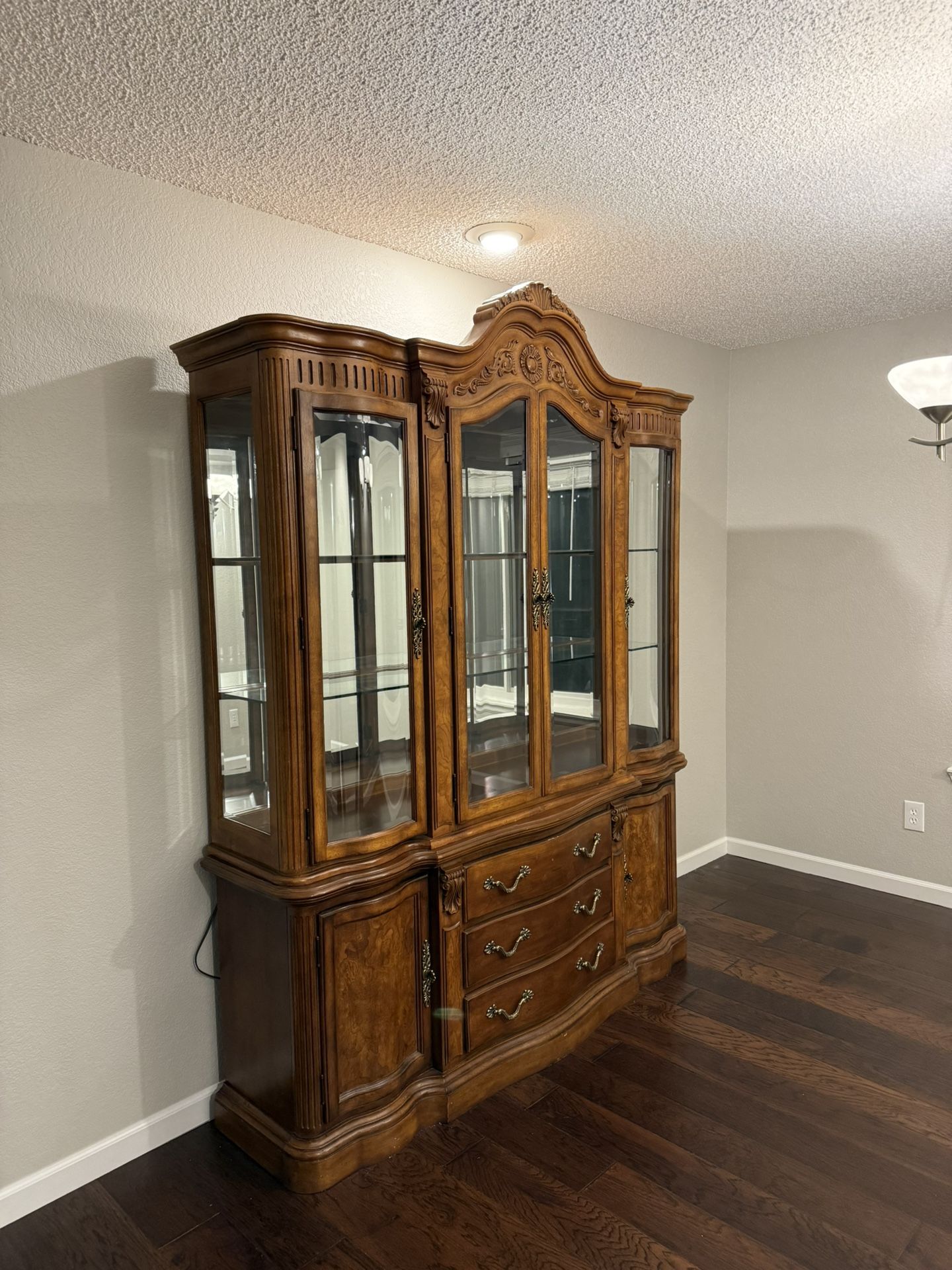 China Cabinet, Hutch