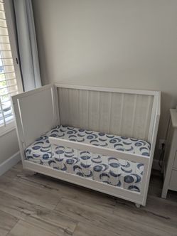 Sloan Crib with Toddler Conversion Kit and Newton Mattress