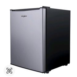Proctor Silex Mini Fridge W/ Mini Freezer