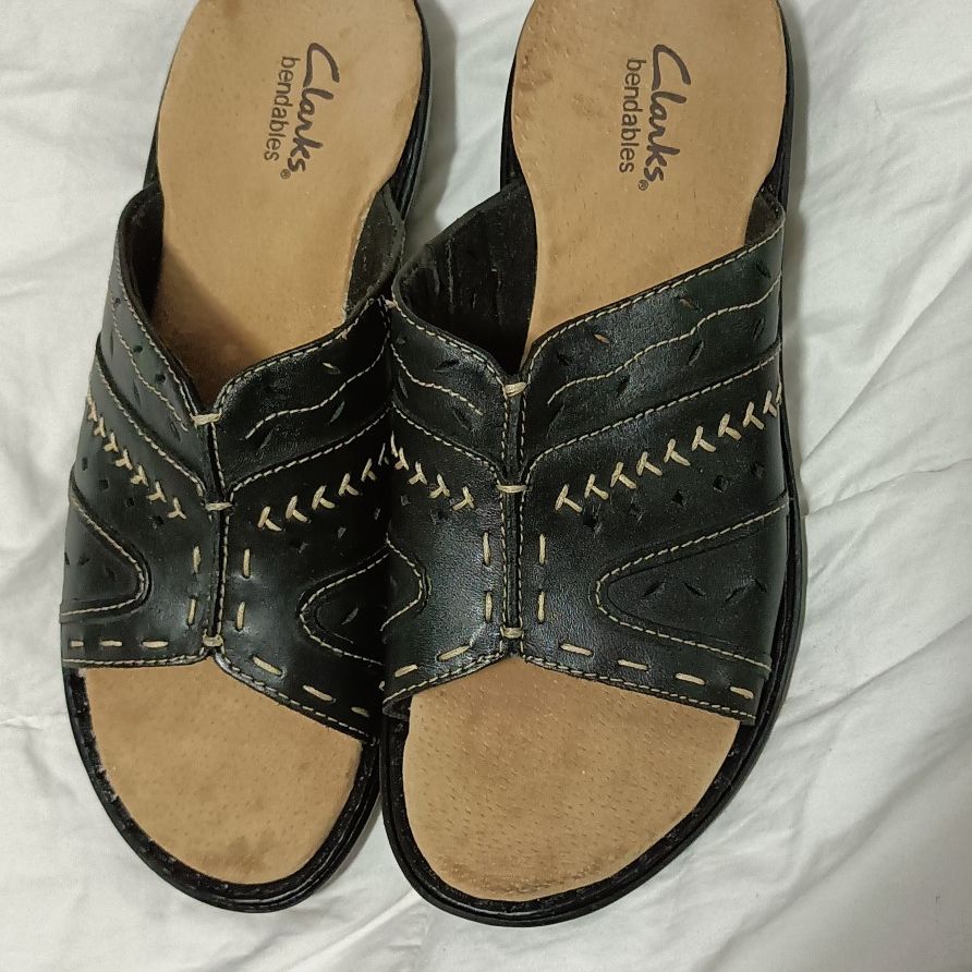 Clarks Bendable Slide On Sandals. Size 7.5 M for Sale in Miami FL OfferUp