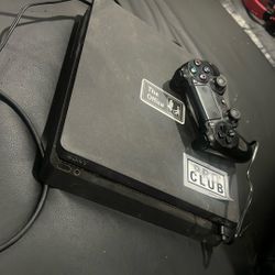 PS4 WITH CONTROLLER 100$ 