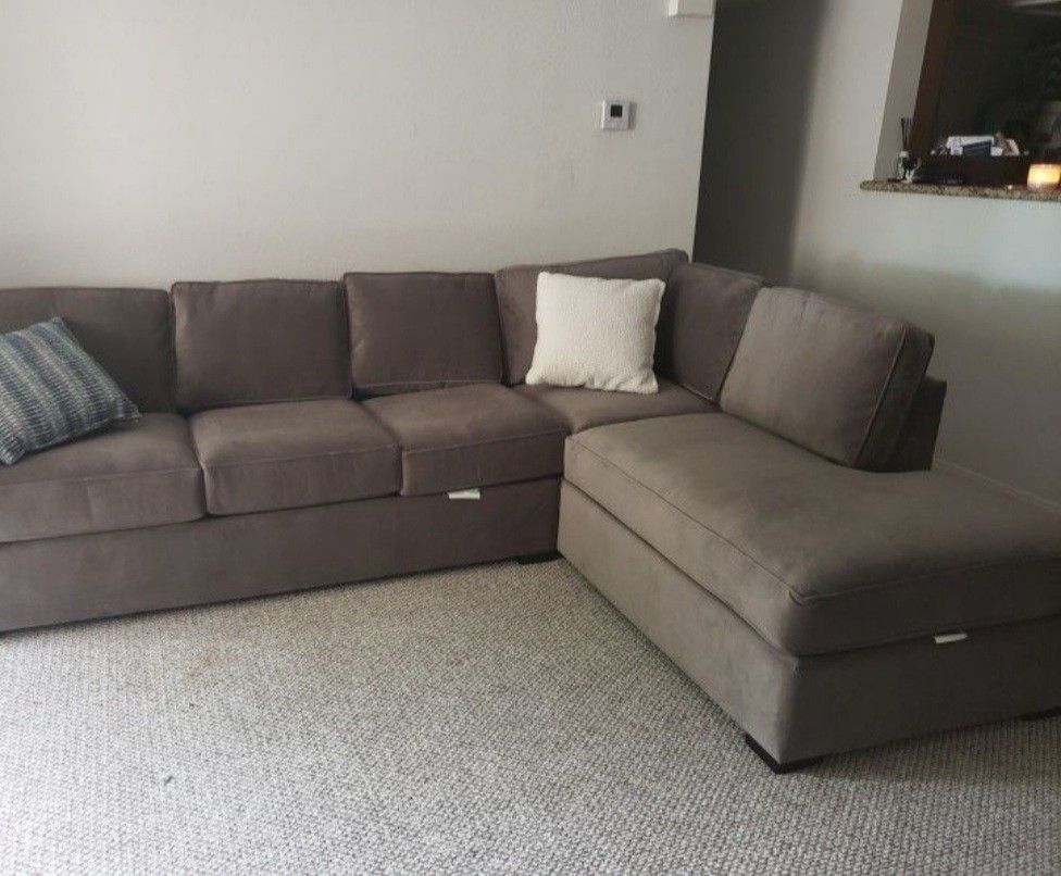 Living Spaces Alder Sectional