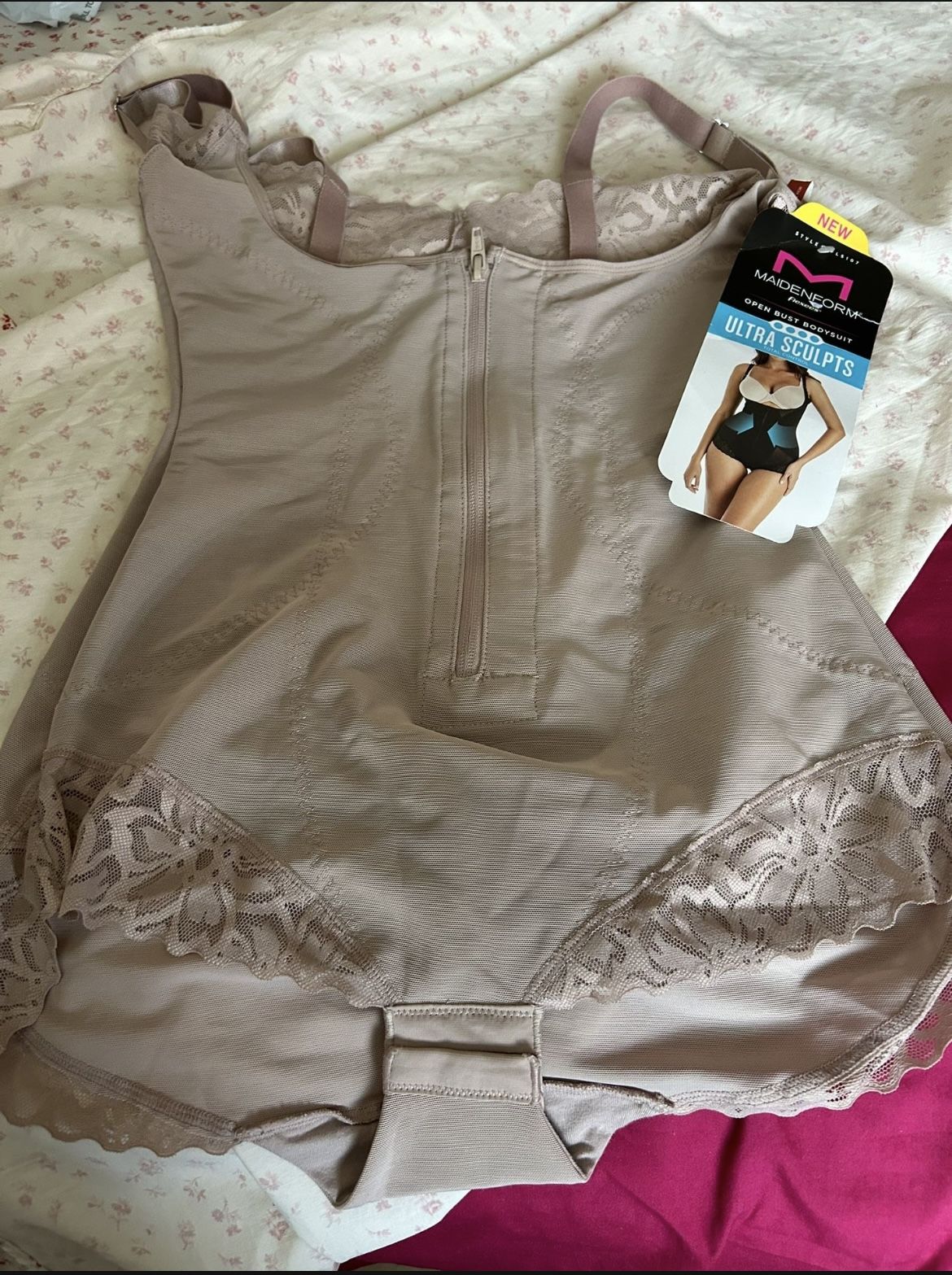 πNEW Maidenform Medium Beige Bodysuit $23 π