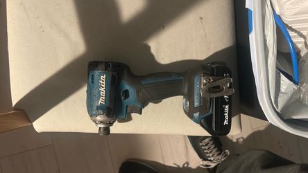 Makita 18v impact drill with battery