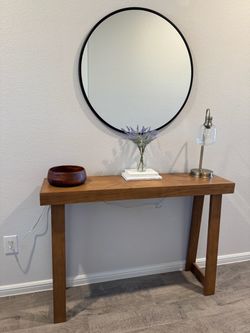 Entry way table