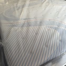 New Queen Size Sealy Mattress