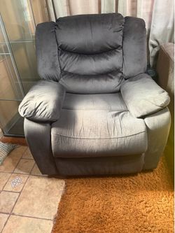 Pair of brown recliners