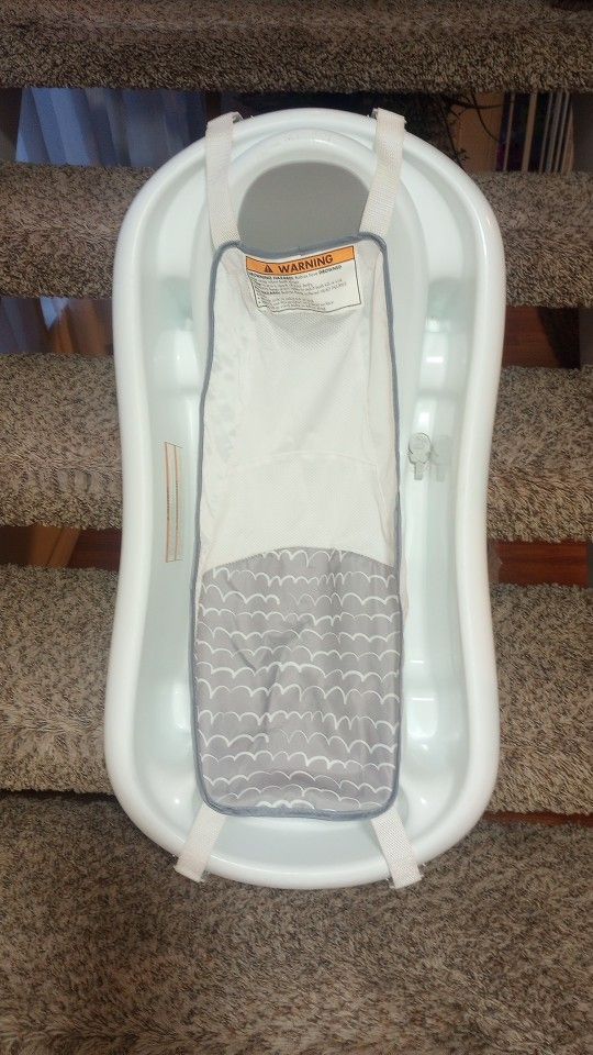 White First Year Baby Tub With Sling