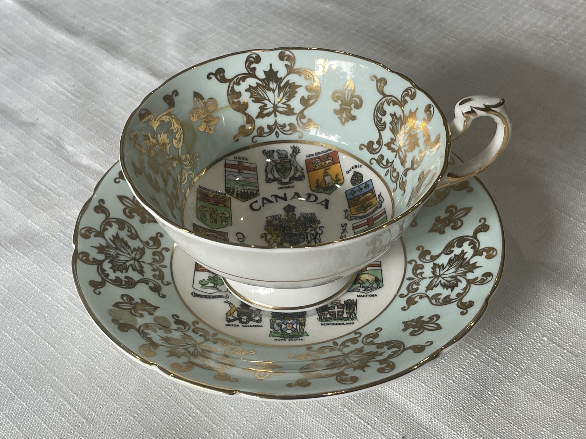 Vintage PARAGON Fine Bone China CANADIAN COAT OF ARMS Teacup & Saucer