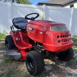 Huskee LT4200 Riding Lawn Mower