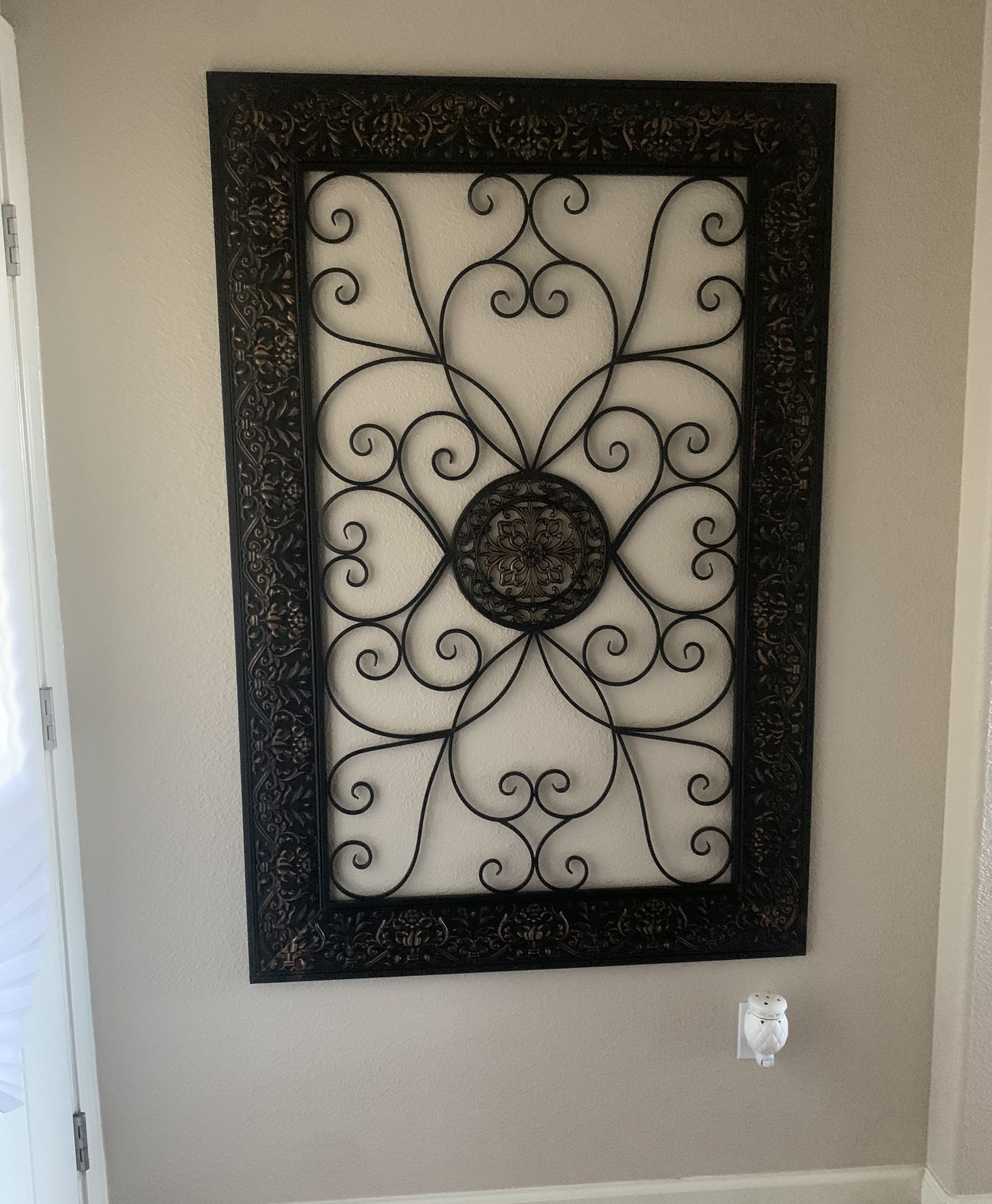 Decorative Hanging Metal Wall Panel 40w, 60L and Circular Wall Panel