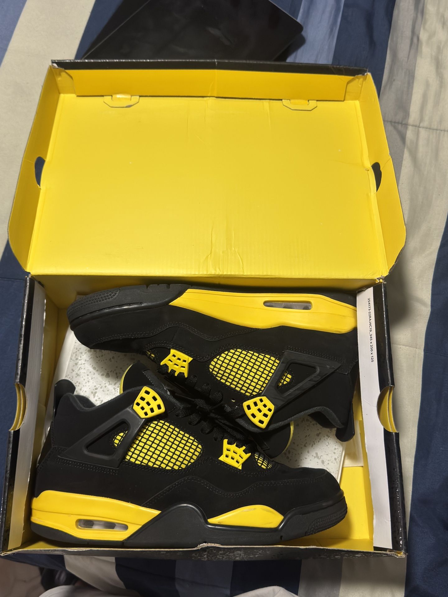 Jordan 4 Thunder