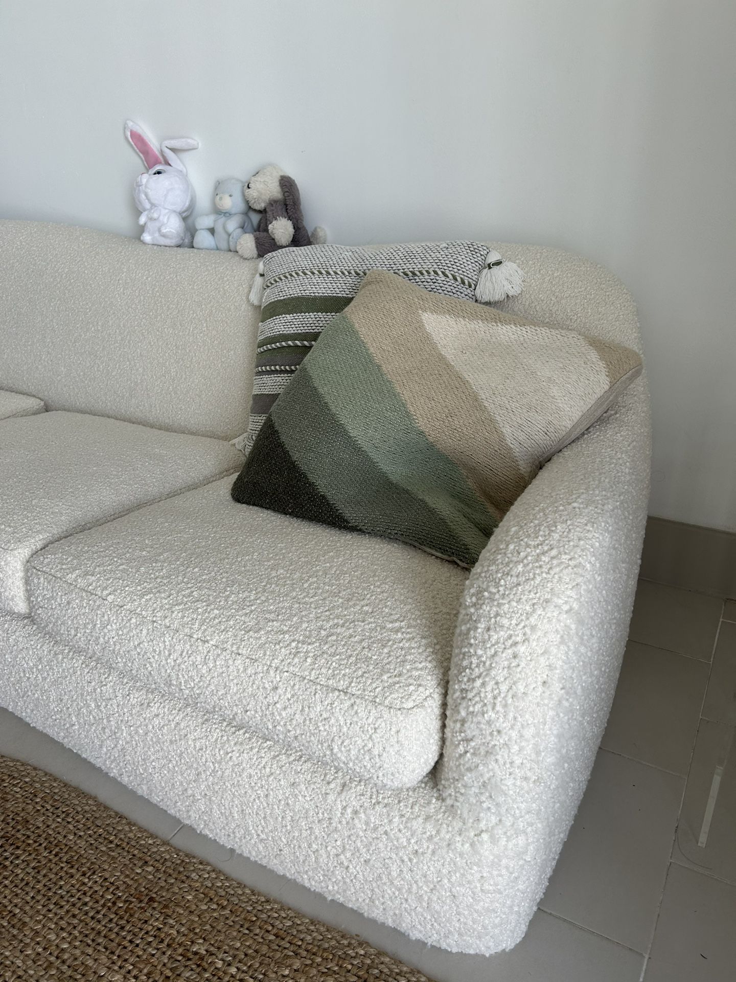 希少 CB2 BACIO CREAM BOUCLE SOFA ブークレソファ 希少 CB2 BACIO CREAM BOUCLE SOFA ブークレソファ - メルカリ