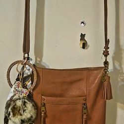 The SAK all Leather Comes With Wristlet Keyring And Purse Scarf