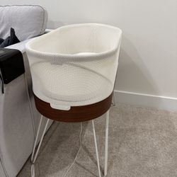Snoo bassinet