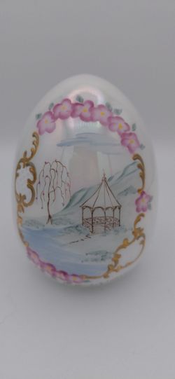 Lovely 1991 Handpainted & Signed Iridescent 5" Glass Egg With Original Sticker Signed J.Cutshaw