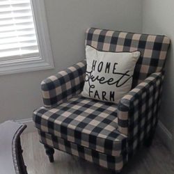 Black And Beige Checker Chair
