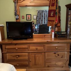 Broyhill Solid Wood Dresser With Mirror 