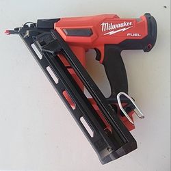 Milwaukee

M18 FUEL 18-Volt Lithium-lon Brushless Cordless Gen II 15- Gauge Angled Finish Nailer (Tool- Only)