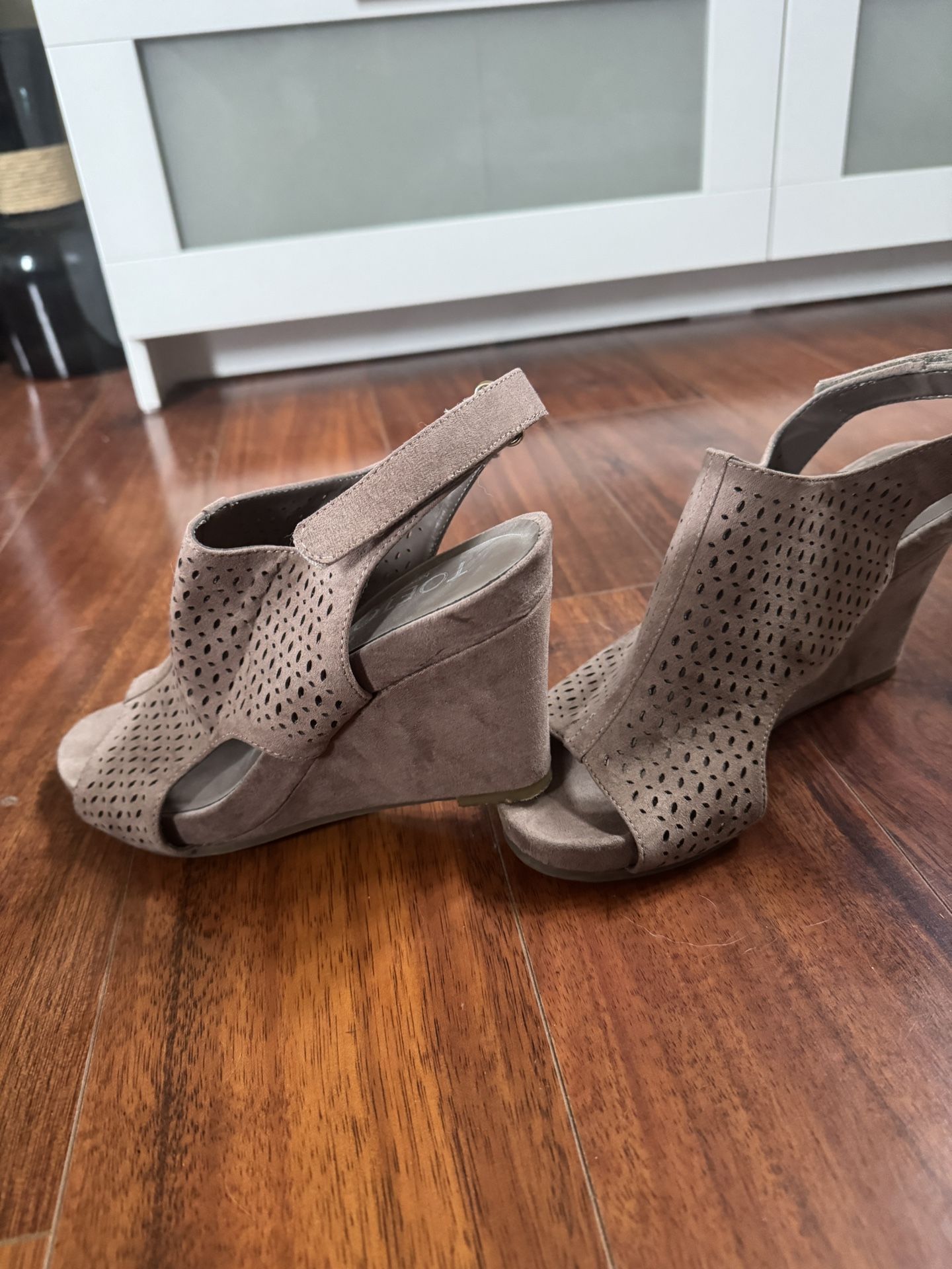 Women's Dusty Rose Wedge Sandals