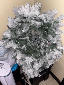 7.5 ft Christmas Tree