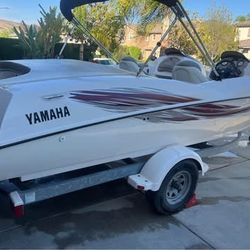 2001 LS 2000 Yamaha Jet Boat!