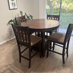 Dinning table with chairs