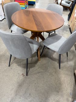 Round dining table with 4 chairs