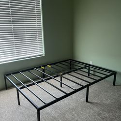 Zinus Platform queen bed frame