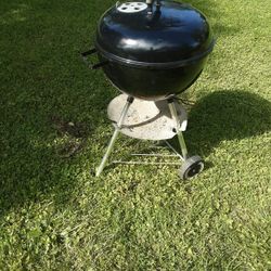 Weber Kettle Grill  In Nice Shape 