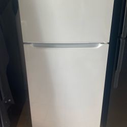 FRIGIDAIRE    ALMOST NEW
