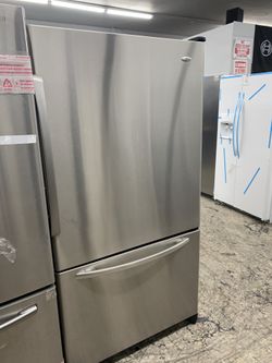 Amana bottom freezer top fridge in stainless steel