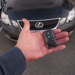 Car Keys / Llaves De Carro