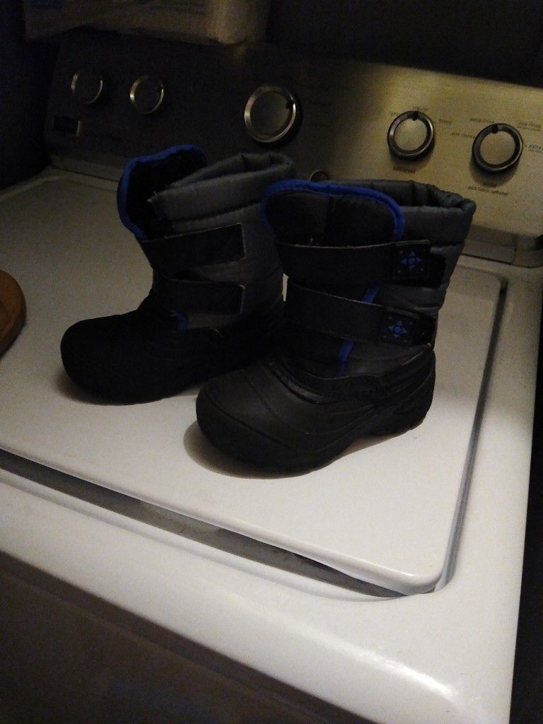 Toddler Size 8 Snow Boots