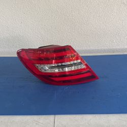 MERCEDES BENZ C250 TAIL LIGHT LEFT DRIVER 2012 2013 2014 A(contact info removed) LED OEM